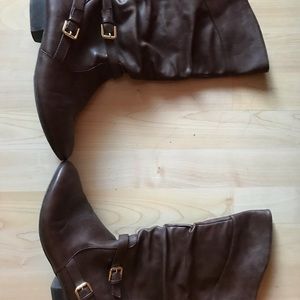Target buckle slight heel boots